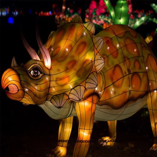 Атракције тематског парка или Диносаурус свилеДетански фестивал